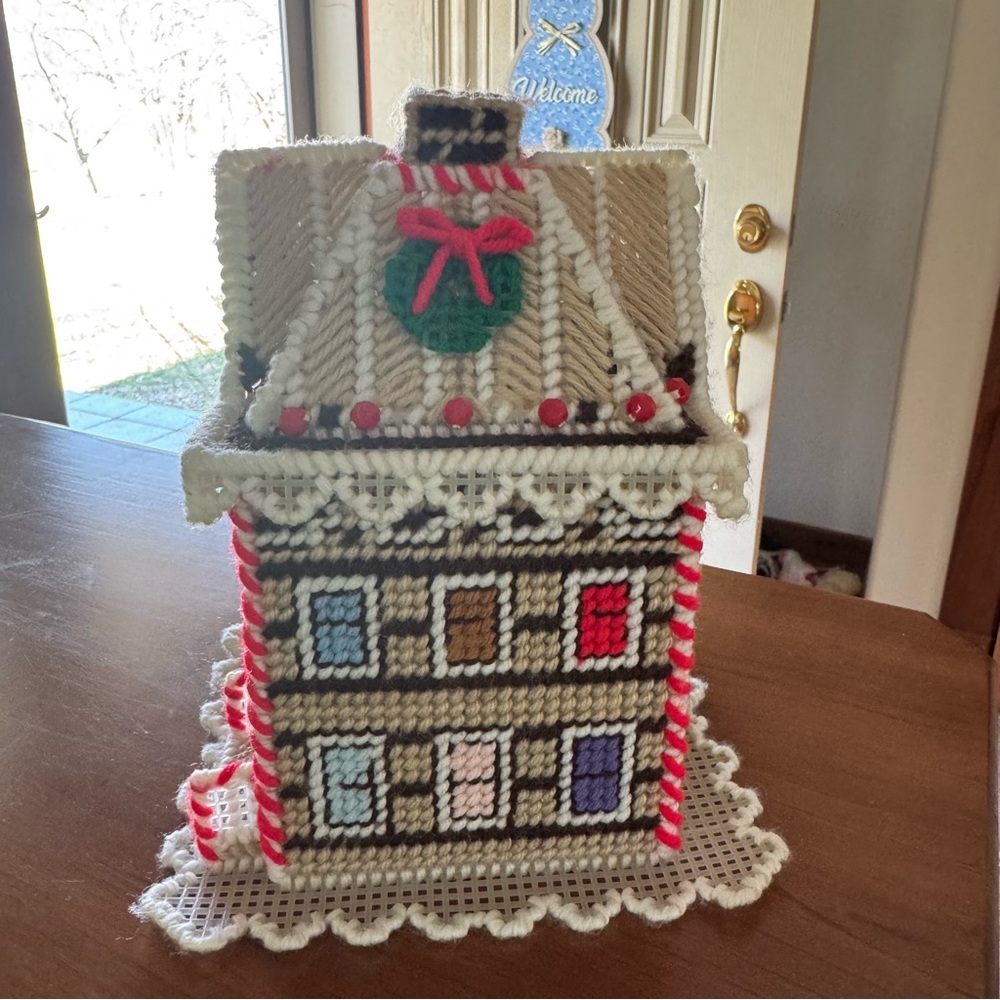 Vintage Handmade Plastic Canvas Needlepoint Yarn Christmas House Holiday - Picture 5 of 6
